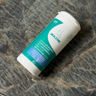 Akileine Poudre Absorbante Абсорбируюшая пудра, потовыделение и влажность ног 75 мл